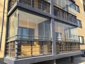 balcony glazing system